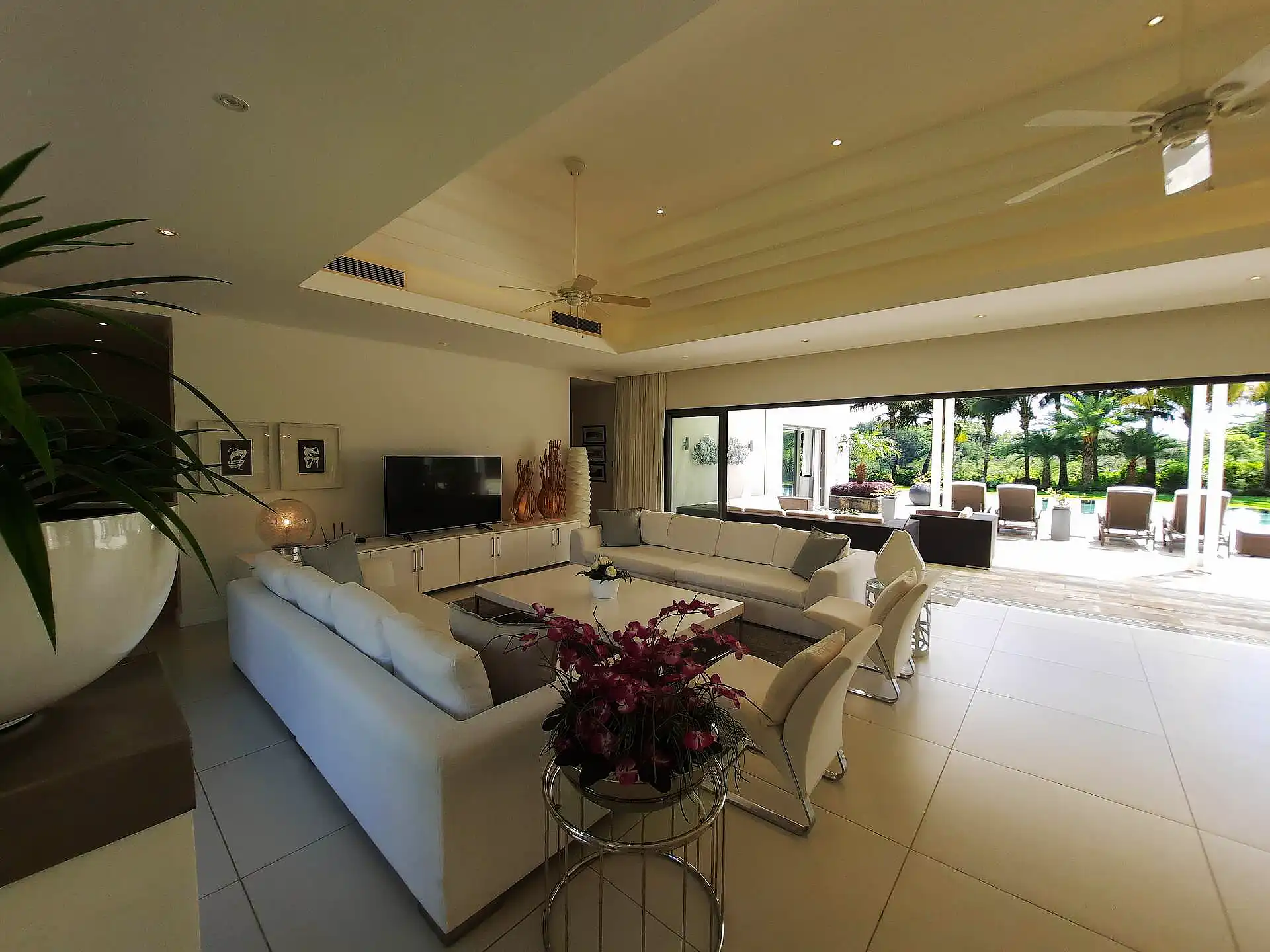 Villa White 12